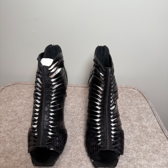 Arturo Chiang Leather Strappy Peep-toe heels Size 7.5 - Picture 4 of 7